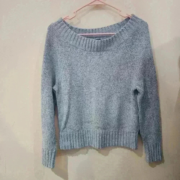 277. Carolyn  Taylor  heather gray long sleeve slightly cropped Size medium - Picture 2 of 5